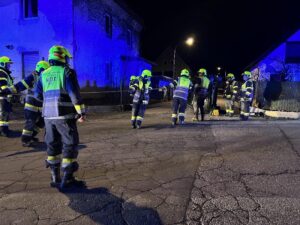 Verkehrsunfall, Person im Fahrzeug eingeschlossen